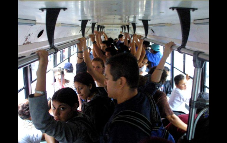 Todos, si no la mayoría, tienen una historia qué contar a bordo de una unidad del transporte público.  /