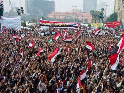 Miles de personas se reunieron en la Plaza Tahrir, para exigir al Consejo Militar que ceda el poder a un gobierno civil. NTX  /