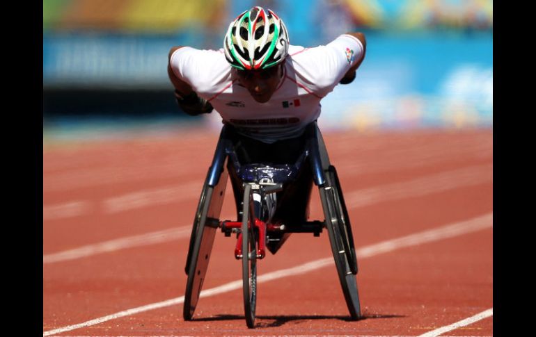 Aarón Gordián ganó su segunda medalla en los Parapanamericanos 2011, la anterior fue en los cinco mil metros T54. EFE  /