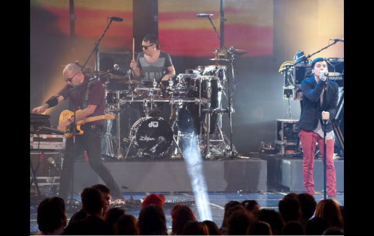 Los cantantes aceleraron el corazón de sus fans con temas como 'Thank you' y 'You suck at love'. NOTIMEX  /