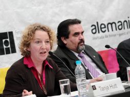 Tanja Hutt, representante de la delegación alemana, país invitado de la FIL y el Rector de  la UdeG Marco Antonio Cortés.  /