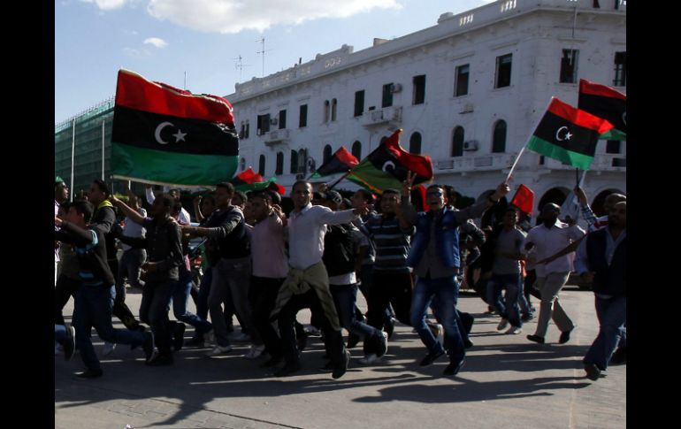 Libios celebran el arresto del hijo de Muammar Gaddafi, en Tripoli, Libia. EFE  /