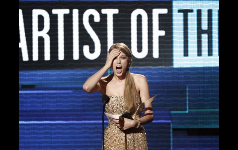 Taylor Swift,  Artista del Año en los American Music Awards. AP  /