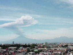 Los habitantes de Amecameca afirman que desde el año 2000 el Popocatépetl no sentían una explosión tan fuerte. EFE  /