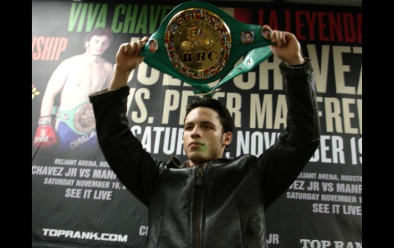 El pugilista defendió su título como campeón medio el pasado sábado ante Peter Manfredo. EL UNIVERSAL  /