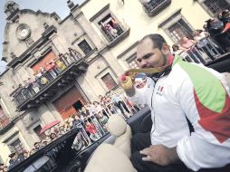 Jesús Castillo, medallista parapanamericano, fue el encargado de abrir el desfile deportivo, en el que se reportó saldo blanco.  /