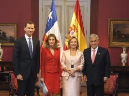 Los príncipes de España, Felipe y Letizia junto a Sebastían Piñera y su esposa. REUTERS  /