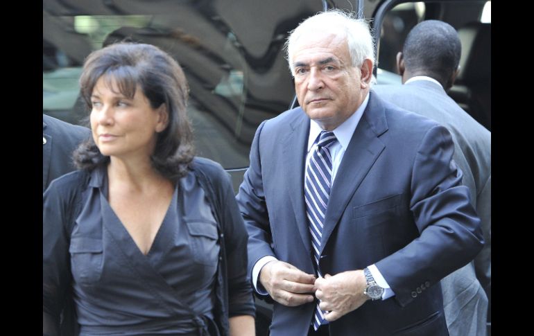 Anne Sinclair y Dominique Strauss-Kahn no aceptan que su privacidad haya sido explotada por razones puramente comerciales. AFP  /