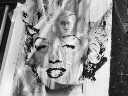 La subasta se realizará el 1 y el 2 de diciembre. Imagen de 1964 que muestra a Warhol en la celebración de su acetato de Marilyn. AP  /