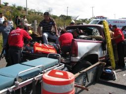 Sobre la Autopista Colima–Guadalajara se registró un choque múltiple que dejó dos muertos y 20 lesionados.  /