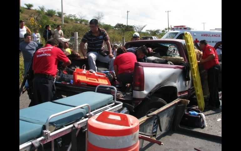 Sobre la Autopista Colima–Guadalajara se registró un choque múltiple que dejó dos muertos y 20 lesionados.  /