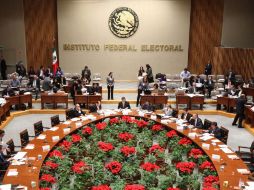 En la sesión Ordinaria del Consejo General del IFE se aprobó el presupuesto para las precampañas y campañas. NTX  /