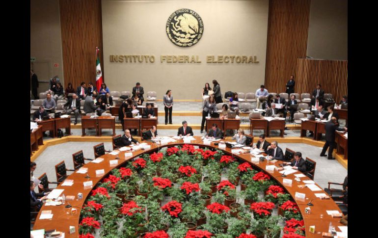 En la sesión Ordinaria del Consejo General del IFE se aprobó el presupuesto para las precampañas y campañas. NTX  /