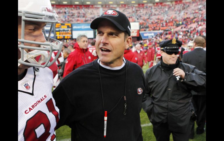 Jim Harbaugh (centro) head coach de los 49ers de San Francisco. REUTERS  /