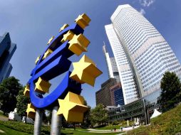 Economistas del IIF indican que el Banco Central Europeo (BCE) es el unico capaz de ofrecer apoyo real a los afectados.  /