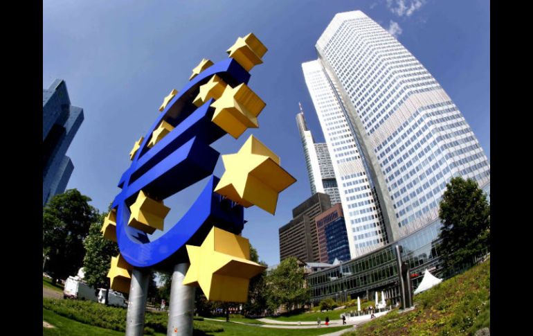 Economistas del IIF indican que el Banco Central Europeo (BCE) es el unico capaz de ofrecer apoyo real a los afectados.  /