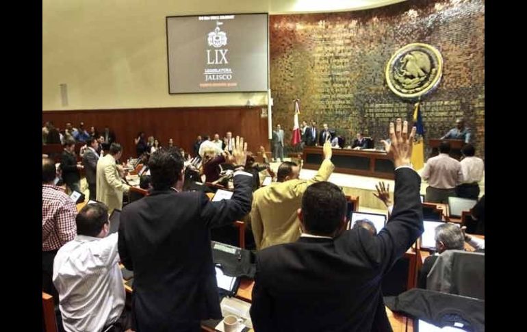 Los actuales legisladores culpan a la pasada Legislatura de la crisis financiera por la que atraviesa el Congreso. ARCHIVO  /