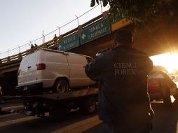 El hallazgo de al menos 20 cuerpos sin vida en camionetas ocasionó una intensa movilización policiaca en Guadalajara. NOTIMEX  /