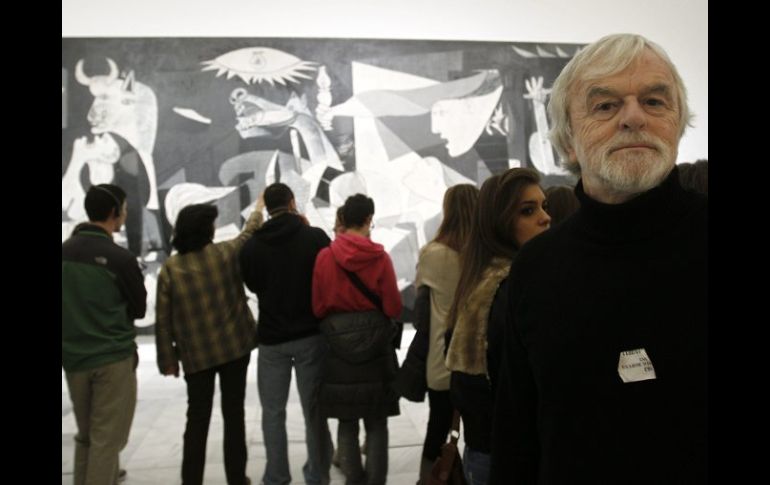 El historiador Timothy Clark subraya la trascendencia del Guernica mas allá del valor icónico. EFE  /