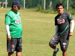 Vucetich (i ) y Luis Pérez de Rayados, durante sesion de entrenamiento. MEXSPORT  /