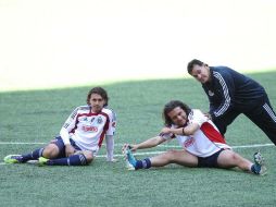 Héctor Reynoso (c) durante el entrenamiento de hoy.  /