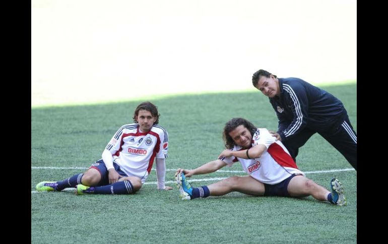 Héctor Reynoso (c) durante el entrenamiento de hoy.  /