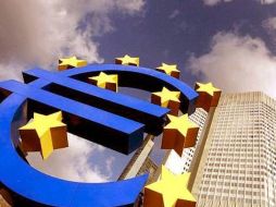 El BCE ya ha gastado cerca de 200 mil millones de euros (267.000 millones de dólares) comprando bonos de países en apuros.  /