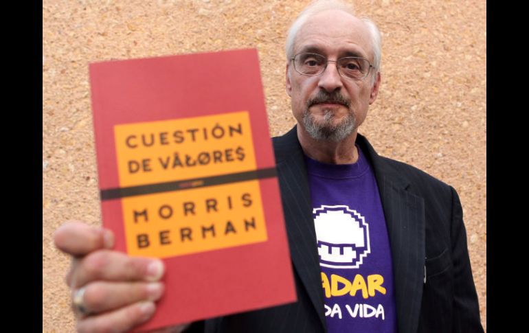 Presentará este sábado 26 su obra 'Cuestión de Valores' publicado en inglés en 2010 y en español este año.  /