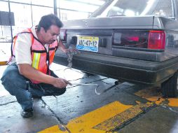 En Jalisco hay 758 talleres acreditados para otorgar los hologramas de verificación vehicular.  /