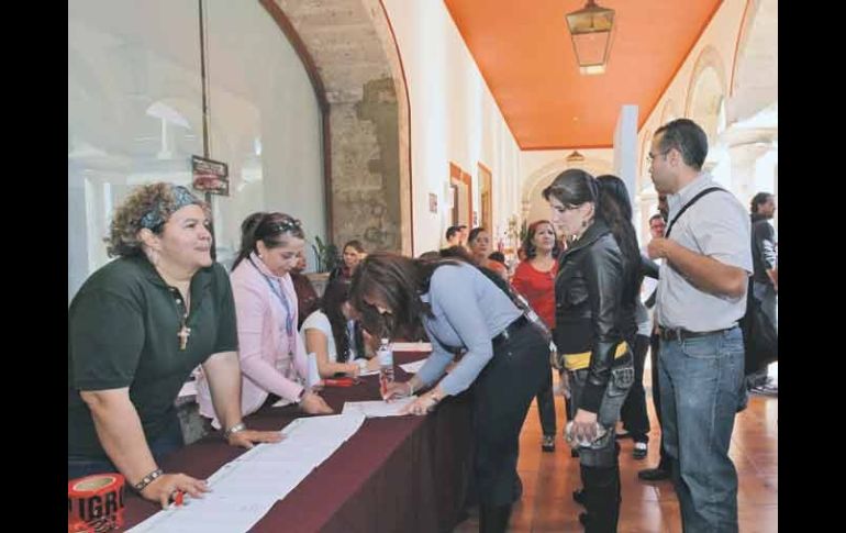 Hace dos semanas, trabajadores sindicalizados del Congreso local se declararon en paro por adeudos salariales.  /