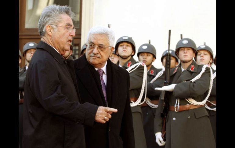 El presidente de la autoridad Palestina, Mahmud Abbas, se reunió con el presidente de Austria, Heinz Fischer en Viena. AP  /