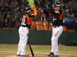 Vencen a los de Guasave por 16-9, en su estadio. ESPECIAL  /