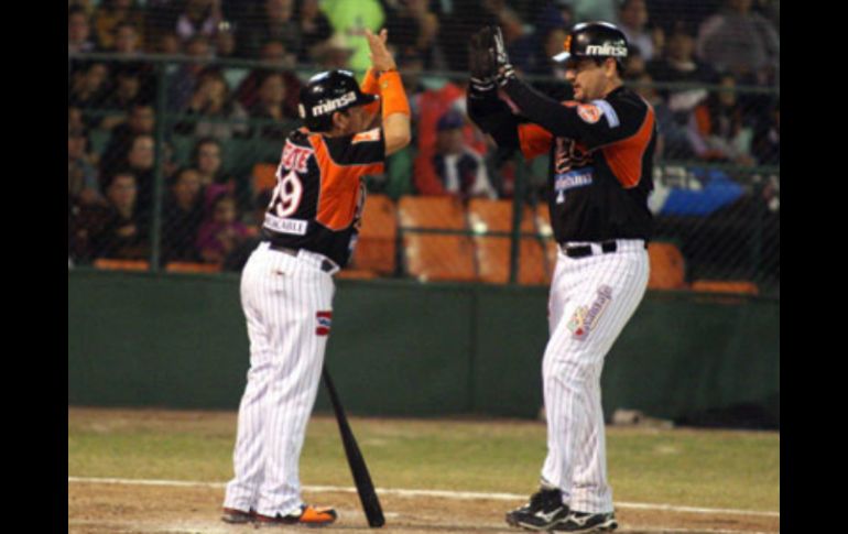 Vencen a los de Guasave por 16-9, en su estadio. ESPECIAL  /