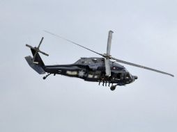 El helicóptero se vio obligado a desender por los dos balazos que recibió. Después de ser revisado persiguieron a los delincuentes.  /