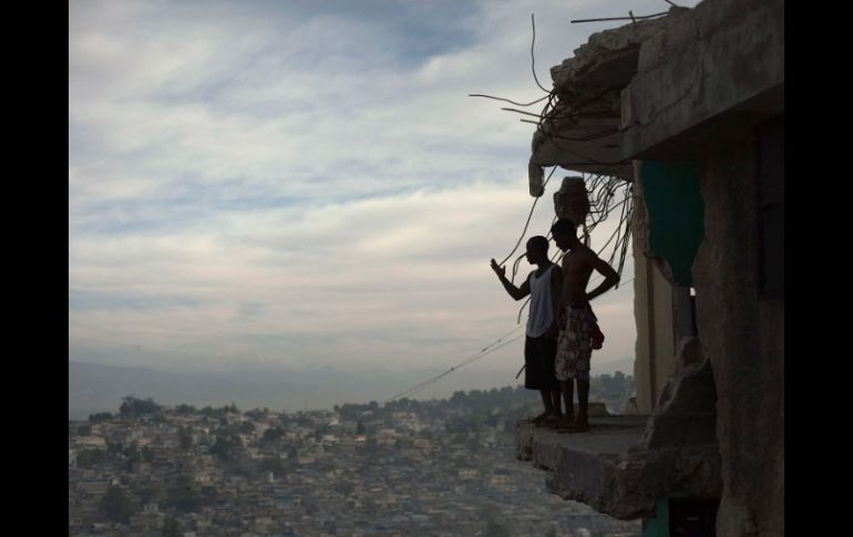 Damnificados por el terremoto en 2010 aún viven en campamentos improvisados en parques públicos de la capital haitiana. REUTERS  /