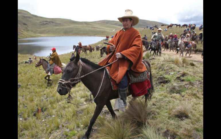 Movilización campesina cerca a las lagunas que se verían afectadas por el proyecto minero Minas Conga en Cajamarca. EFE  /