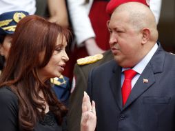 El venezolano recibió el día de hoy a la presidenta de Argentina, Cristina Fernández en el palacio de Miraflores. EFE  /