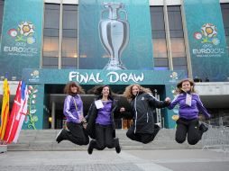 El Palacio de las Artes en Kiev, Ucrania estpa listo para que se lleve a cabo el sorteo de la Euro 2012. AFP  /