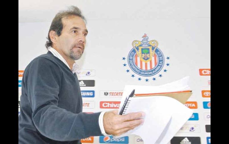 Quirarte sigue en el banquillo de Chivas.  /