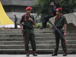 Unos 10 mil militares y policías se desplegaron hoy en Caracas. AFP  /