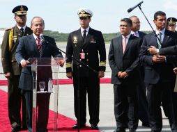 Calderón y su comitiva fueron recibidos en el aeropuerto internacional 'Simón Bolívar'. EFE  /