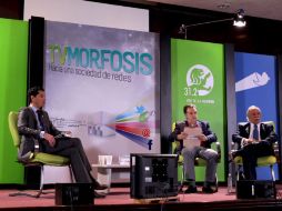 El periodista Ricardo Salazar, Roberto Aparici y Guillermo Orozco durante el foro TVMorfosis en la mesa 'Hacia una sociedad de redes'.  /