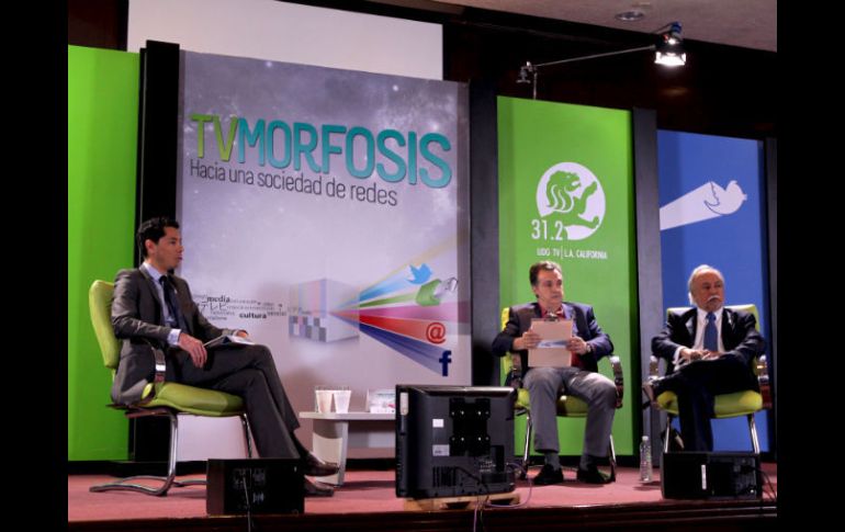 El periodista Ricardo Salazar, Roberto Aparici y Guillermo Orozco durante el foro TVMorfosis en la mesa 'Hacia una sociedad de redes'.  /