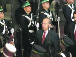 El Presidente Felipe Calderón en su arribo a la cumbre de la Comunidad de Estados Latinoamericanos y Caribeños en Caracas. REUTERS  /