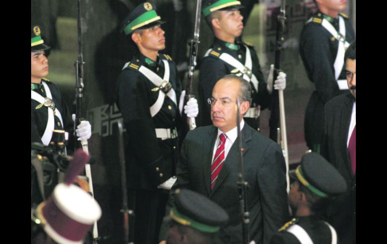 El Presidente Felipe Calderón en su arribo a la cumbre de la Comunidad de Estados Latinoamericanos y Caribeños en Caracas. REUTERS  /