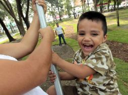 El parque cuenta área con arena, otra con juegos diversos y una terraza para activación física.  /