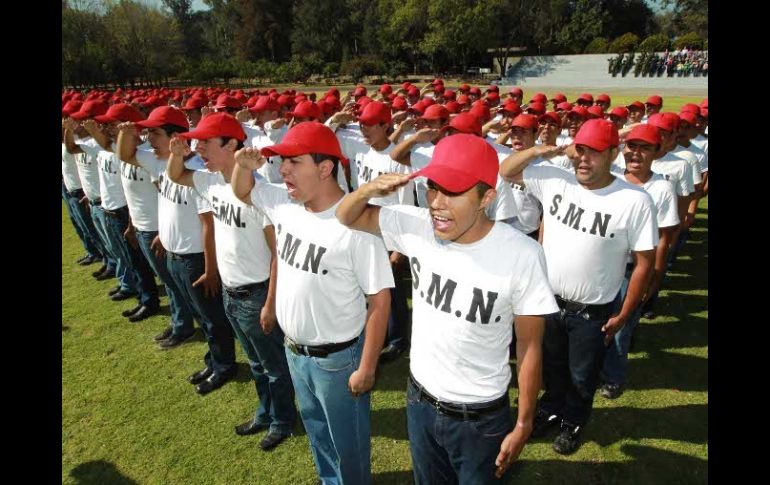 Las cartillas y los reconocimientos fueron entregados a los prestadores de servicio, de la clase 1992, anticipados y remisos.  /