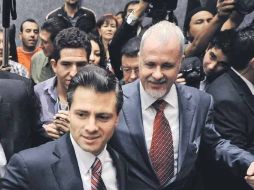 Enrique Peña Nieto arriba a la Feria Internacional del Libro de Guadalajara bajo un fuerte dispositivo de seguridad.  /