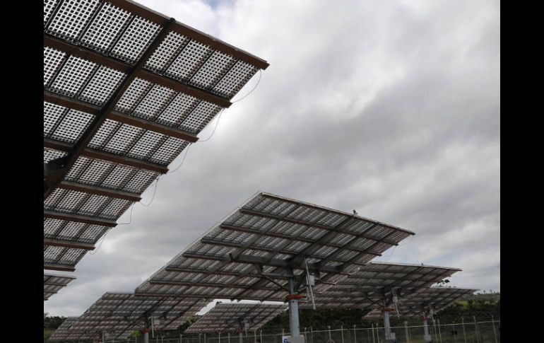 Páneles solares han sido instalados en Durban mientras sucede la Cumbre sobre cambio climático. AFP  /