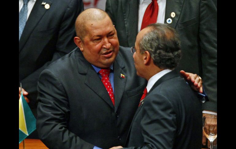 El Presidente Felipe Calderón sostuvo un encuentro el viernes con su homólogo venezolano, Hugo Chávez. AP  /